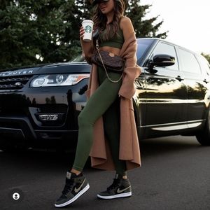 WOMEN'S HIGH WAISTED LEGGINGS - SIZE MEDIUM OLIVE GREEN - RIBBED